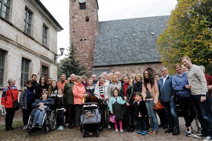 Gruppenbild der Familie Arnswald zum 10. Familientreffen